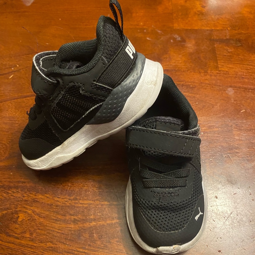 Puma sneakers size 4c